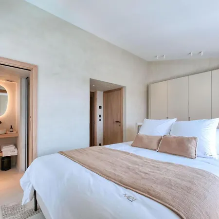 Elegance And Luxury Villa In Grimaud